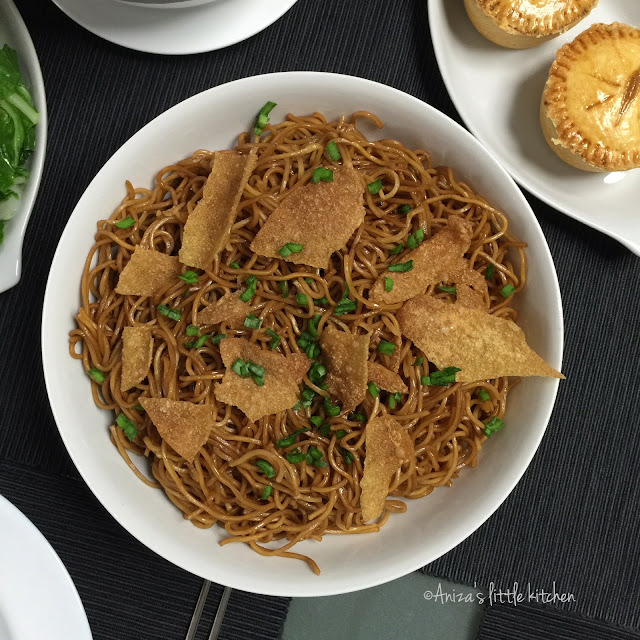 Aniza little kitchen: MEE KICAP DAN SUP WANTAN