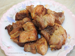 Pomana porcului cu muraturi reteta carne de porc prajita rapid la ceaun sau tigaie retete fripturi pentru masa de Craciun,