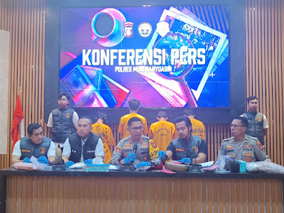 Kapolres Muba saat merilis kasus rudapaksa terhadap anak di bawah umur oleh ayah kandung di Jirak Jaya, Musi Banyuasin.