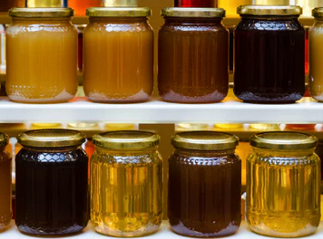 how to select raw honey for treating your dogs and cats wounds