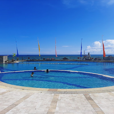 Kolam renang hotel novotel dan hotel ibis balikpapan