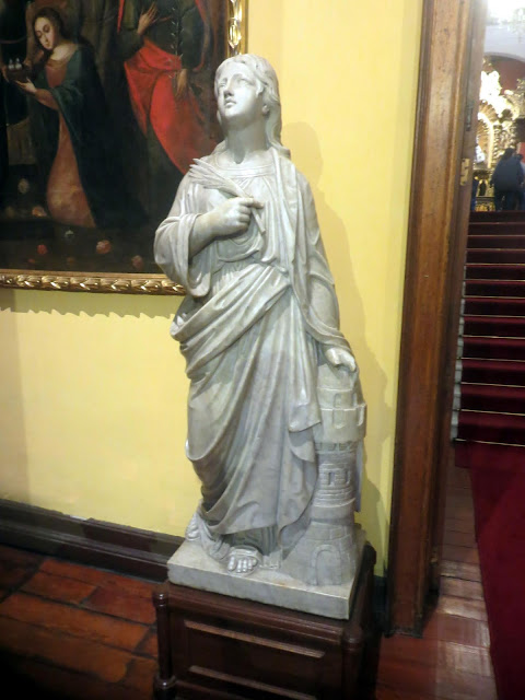 Palacio Arzobispal de Lima - Escultura a la entrada de la capilla Principal