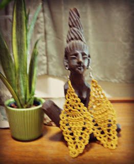 gold pineapple motif earring