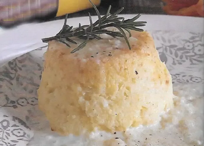 Tortino di cavolfiore su fonduta di Camembert