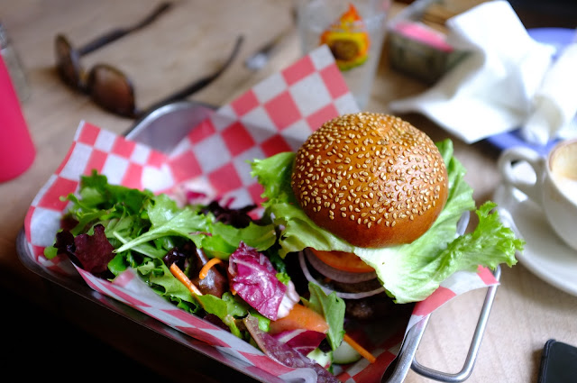 How to make a vegan burger - two easy recipes