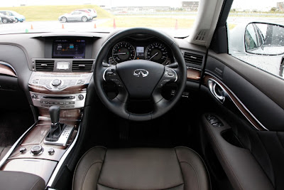 2011 Infiniti M35h Interior