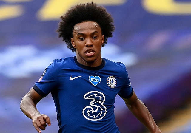 Liverpool have tabled a three-year contract for Chelsea's Willian