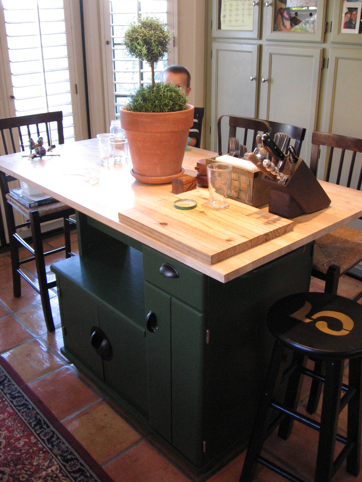 Dusty Coyote: Turning a kitchen cart into a table/kitchen ...