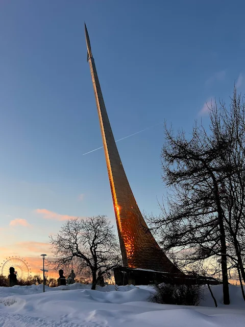 проспект Мира, аллея Космонавтов, обелиск «Покорителям космоса» и Мемориальный музей космонавтики