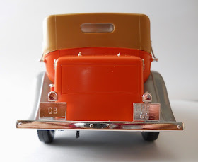 coche a miniatura marca italeri