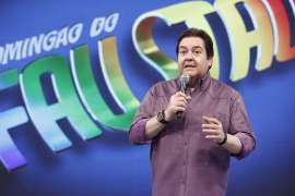 Faustão dá bronca em plateia e é detonado por internautas.