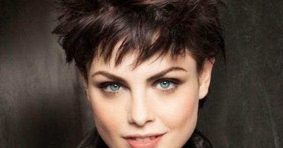  Model  potogan rambut  pendek  untuk  wanita usia 40 tahun 