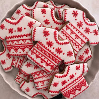 sweater navideño cubierto y bordado con royal icing