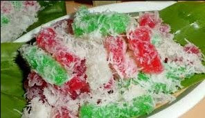 Kue Cetil atau cenil warna pelangi