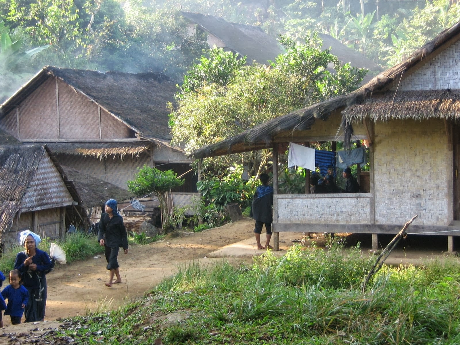 DESAIN RUMAH: GAMBAR-GAMBAR BENTUK RUMAH ADAT