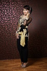 Model Kebaya Modern Wisuda Terbaru