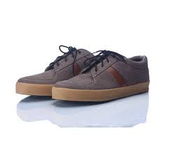 Sepatu Sneaker