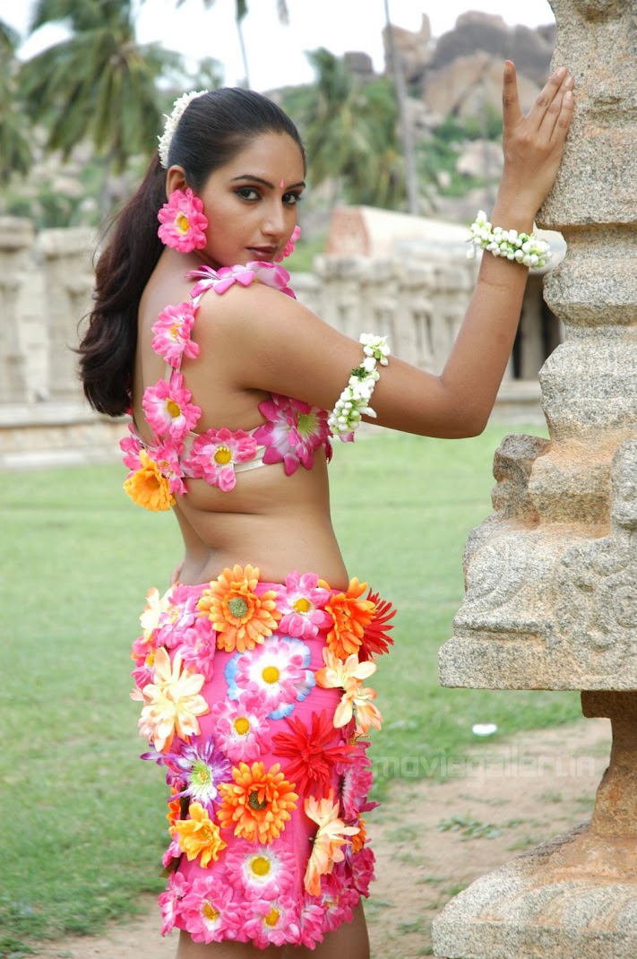 South Tall Actress Ragini Hot Stills 