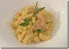 Pasta mista con cicerchie e gamberi rossi