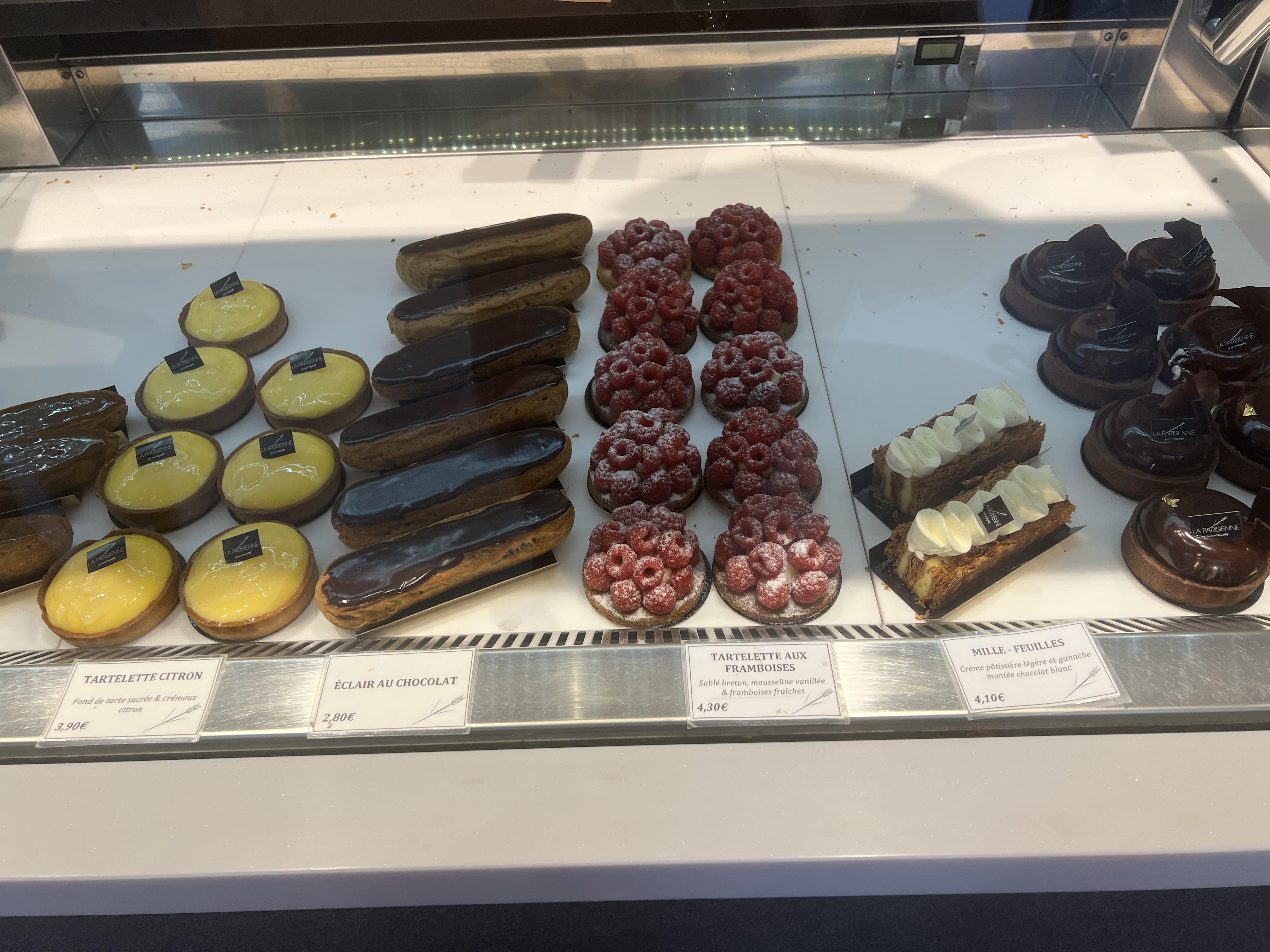 French Bakery_Boulangerie and Patisserie in Paris_Cakes and Tarts_What to Eat in Paris_Adrienne Nguyen_Fruit Tarts