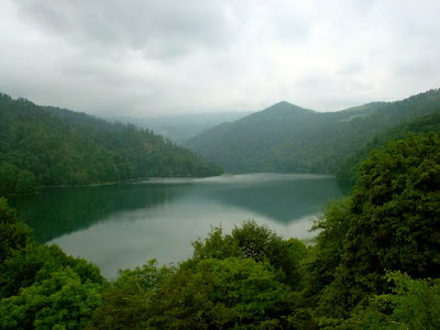 objek wisata Danau Göygöl Azerbaijan