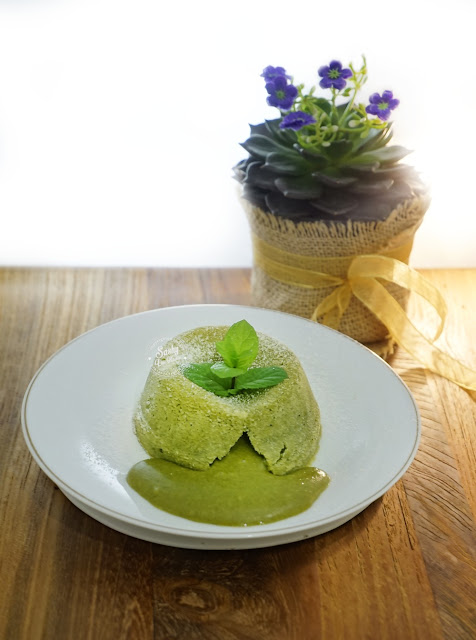 Green Tea (Matcha) Molten Lava Cake