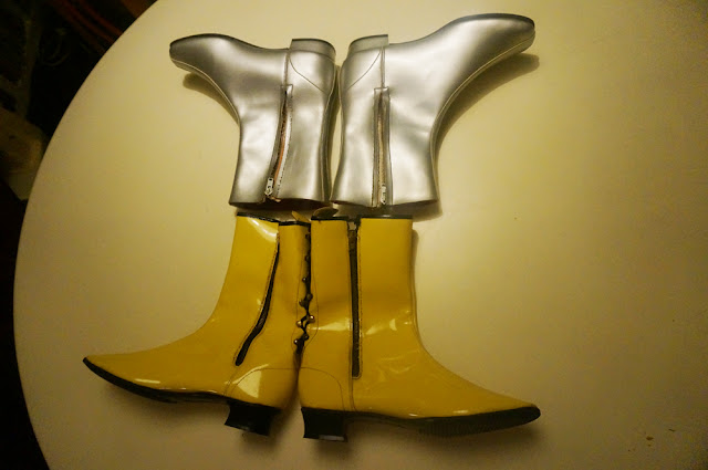 yellow patent vinyl gogo boots silver space age annees 60 70 1960 1970 60s 70s mod twiggy
