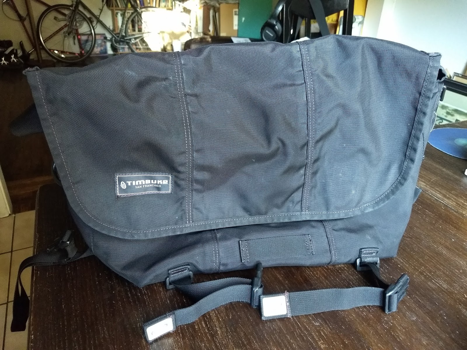 Reviewiera Toward A Total Theory Of The Messenger Bag From The Specific To The Universal The Timbuk2 Classic Messenger