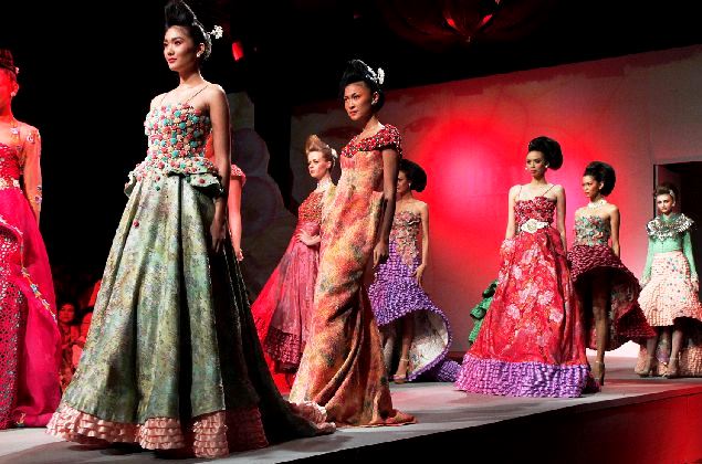 Desain Gaun  Kebaya Untuk  Pesta Fashion  Show  gebeet com