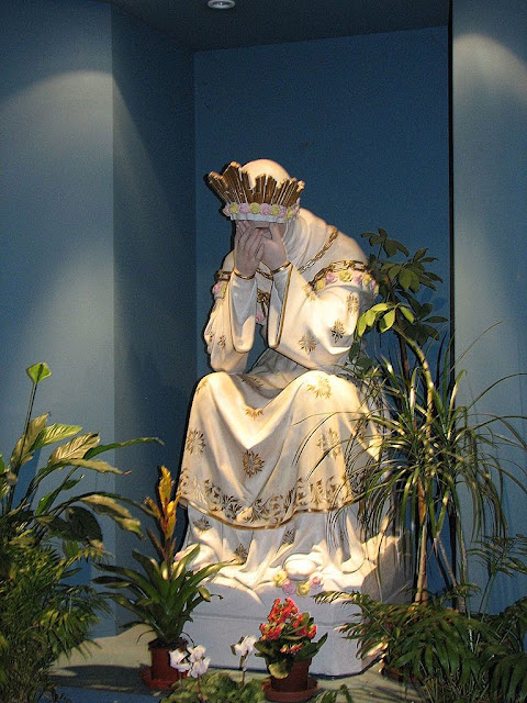 La Salette, Nossa Senhora rainha destronada