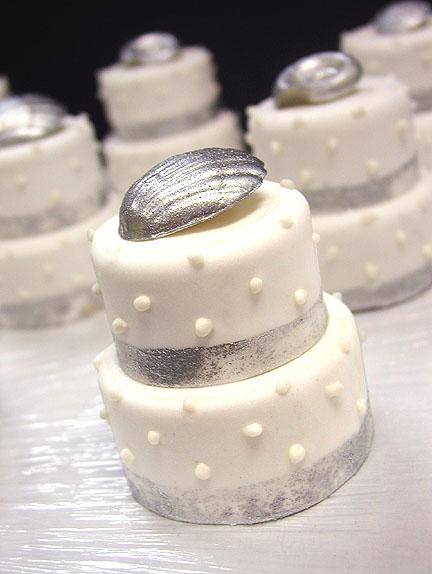 wedding cakes seashell design