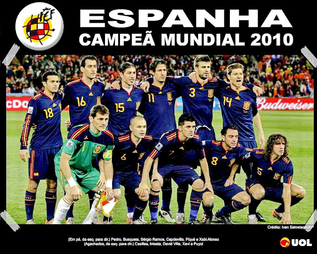 SELECCIÓN DE ESPAÑA. Temporada 2009-10. Pedro Rodríguez, Sergio Busquets, Sergio Ramos, Joan Capdevila, Gerard Piqué, Xabi Alonso. Iker Casillas, Andrés Iniesta, David Villa, Xavi Hernández y Carles Puyol. SELECCIÓN DE ESPAÑA 1 SELECCIÓN DE PAÍSES BAJOS 0 Domingo 11/07/2010, 20:30 horas. XIX Copa Mundial de Fútbol Sudáfrica 2010, Final. Johannesburgo, Sudáfrica, estadio Soccer City: 84.490 espectadores. GOLES: 1-0: 116’, Iniesta. ESPAÑA GANA EL CAMPEONATO MUNDIAL DE FÚTBOL.