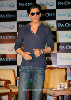 Shahrukh Khan at Gojiyo Ra.One Contest Winners event