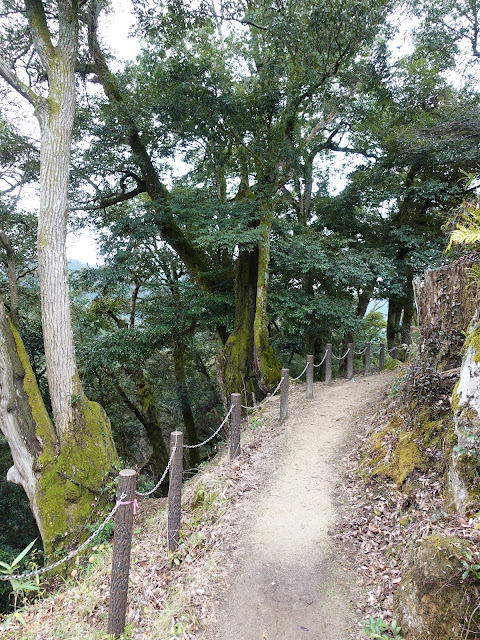 月山富田城跡　勝日高守神社