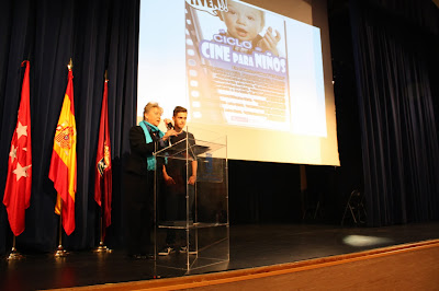 Begoña Larraínzar junto a Daniel Cerezo, "Zape, durante la presentación. 