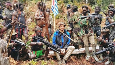 Satu Anggota Tim TNI Pencari Pilot Susi Air Tewas Ditembak KKB Di Kab. Nduga Papua Pengunungan  