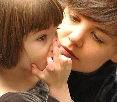 suri cruise and mother katie holmes