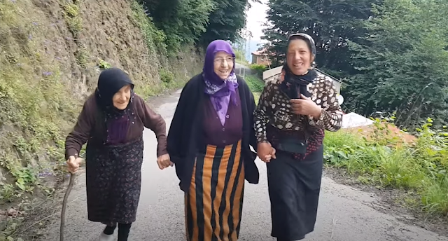 Πόντιες στα χωριά της Τραπεζούντας: τα Ρωμαίικα ακούγονται ακόμα και σήμερα