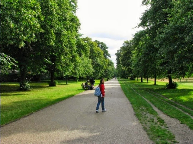 Going for a Walk in Kensington Gardens