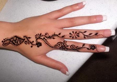 Lihat 15 Cute Easy Black Mehndi Designs Photos Styles Life 