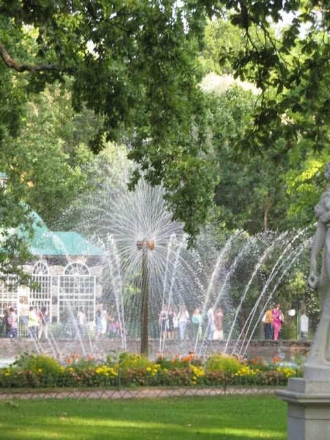 Fontes e Cascatas dos Jardins Palácio Peterhof  