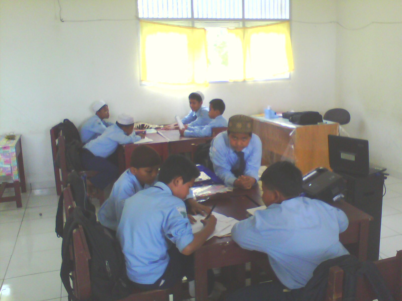 Foto Kelas 7a (Angk.2010) PELAJARAN BAHASA INDONESIA DI Foto Kelas 7a (Angk.2010) PELAJARAN BAHASA INDONESIA DI