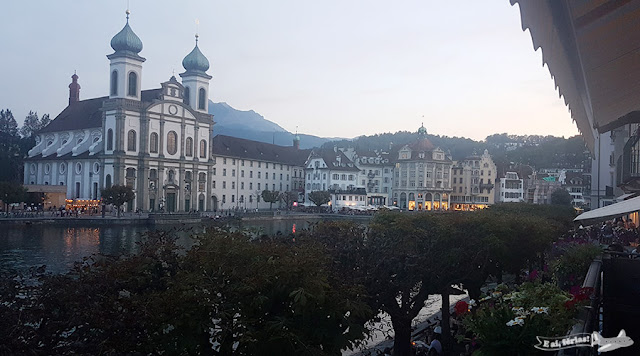 Restaurante Pfistern, Lucerna, Suíça. Igreja Jesuíta