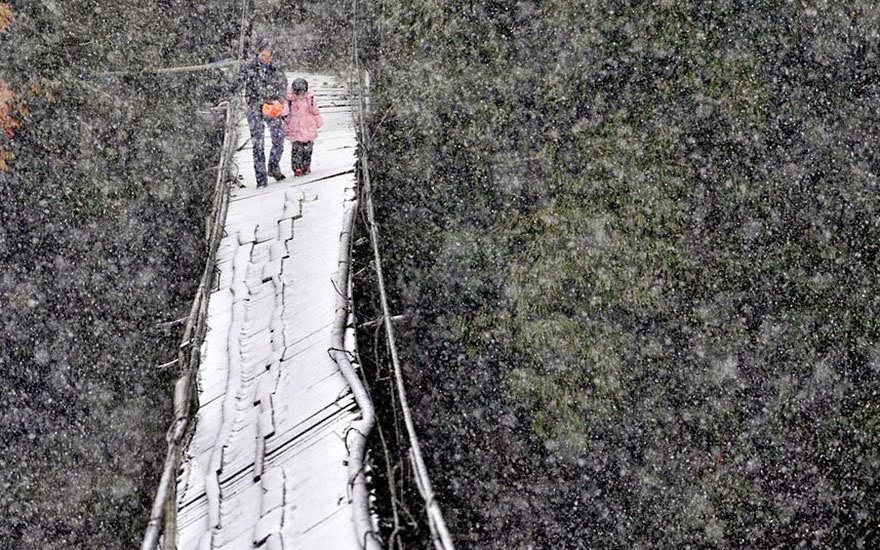 20 Of The Most Dangerous And Unusual Journeys To School In The World - Sichuan Province, China
