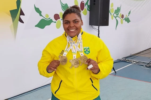 Taiane Justino exibe medalhas conquistadas no Pan-americano sub-20