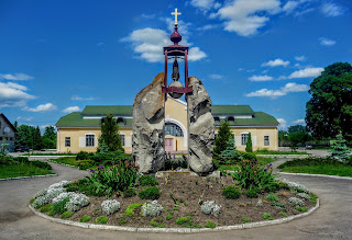 Галич. Привокзальна площа. Пам'ятник жертвам сталінського режиму