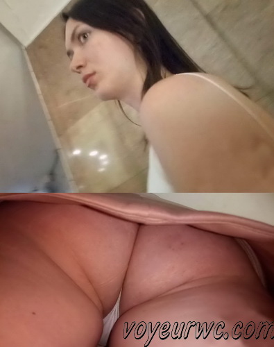 Upskirts N 3247-3255 (Upskirt voyeur videos with girls teasing with their butts on the escalator)