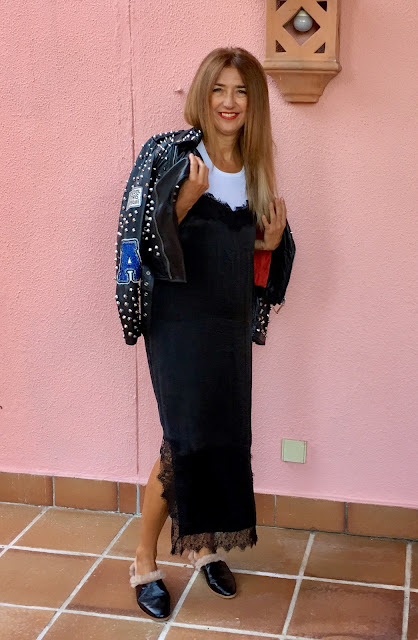 Look con biker, zara, streetstyle, dress, shoes, rock&roll, Carmen Hummer style, fashion blogger