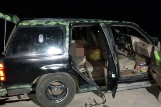 SICARIOS "ABANDONAN 5 CADAVERES" en CAMIONETA EN MICHOACAN ESTA QUE ARDE.