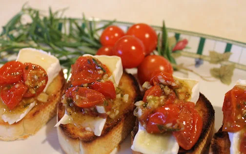 Mouth Watering Roasted Tomato and Brie Bruschetta